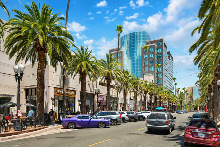 131-195 W Center Street Promenade, Anaheim, CA for sale - Building Photo - Image 1 of 1