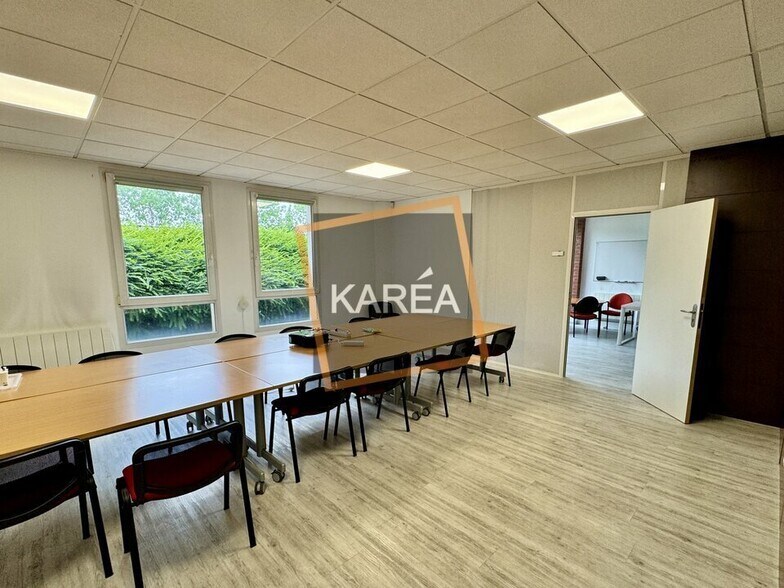 Office in Magny-le-Hongre to rent - Interior Photo - Image 3 of 5