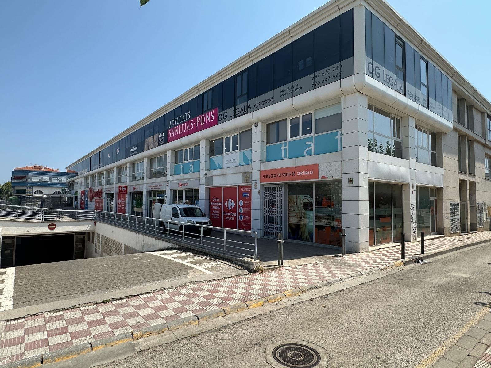 Office / Retail in Pineda de Mar, Barcelona to rent Primary Photo- Image 1 of 5