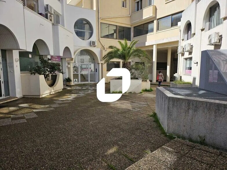 Retail in Montpellier to rent - Building Photo - Image 2 of 12