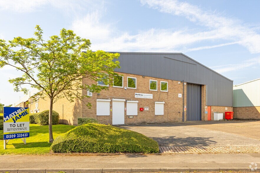 Ruddington Ln, Nottingham to rent - Building Photo - Image 1 of 2