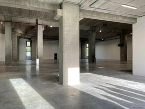 Office in Colombes to rent Interior Photo- Image 2 of 4