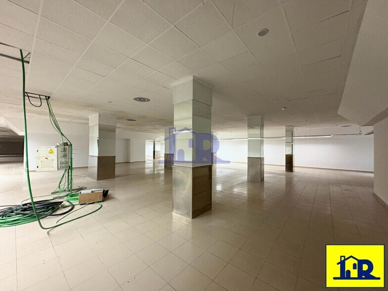 Retail in Cuenca, Cuenca to rent - Interior Photo - Image 3 of 5