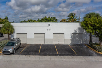 721 NE 42nd St, Deerfield Beach, FL for sale Primary Photo- Image 1 of 1