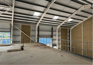 76 Lincoln Rd, High Wycombe to rent Interior Photo- Image 1 of 7