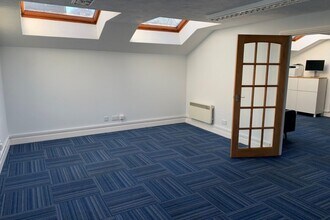 2 Duke St, Kingsbridge to rent Interior Photo- Image 1 of 3
