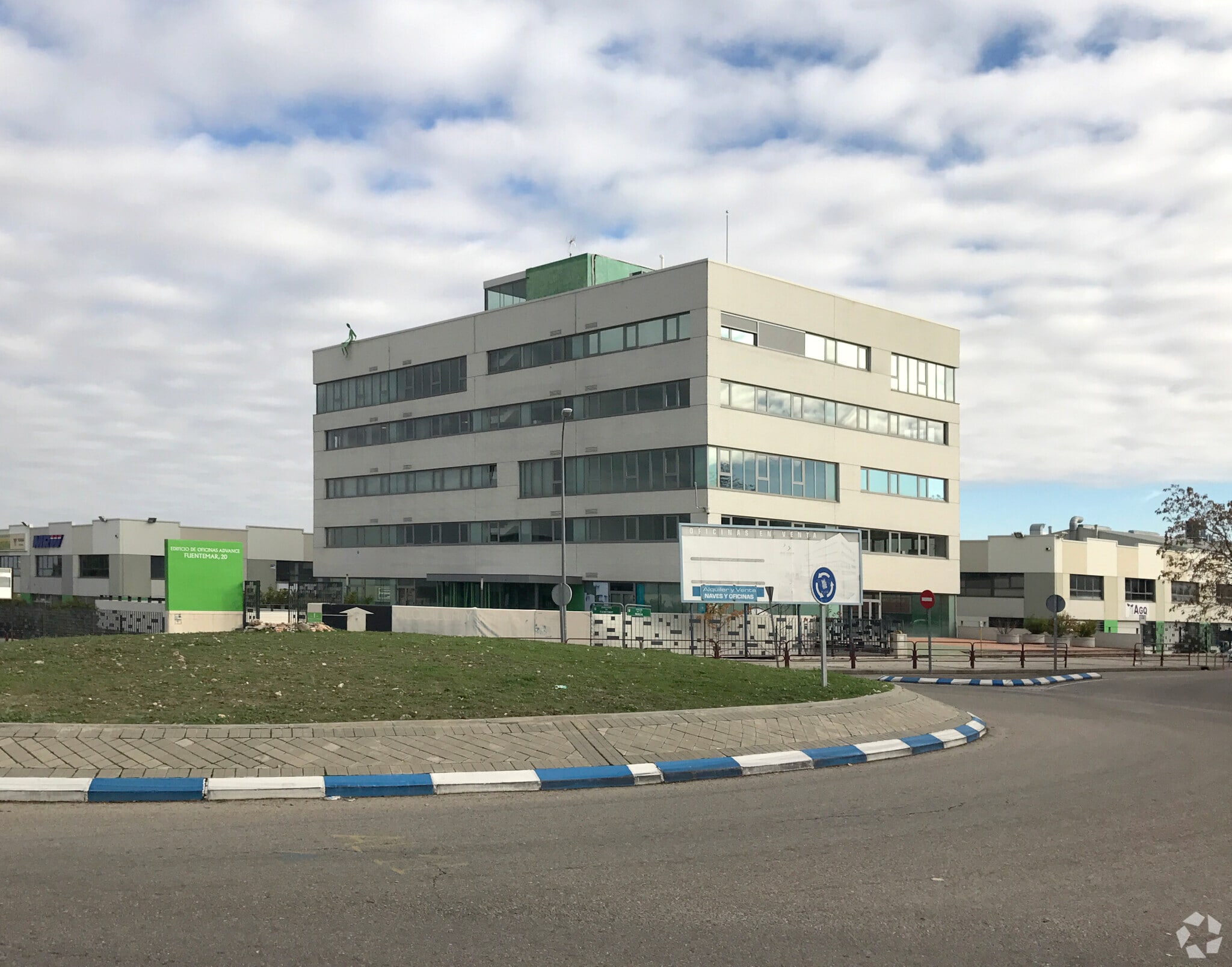 Avenida de Fuentemar, 20, Coslada, Madrid to rent Primary Photo- Image 1 of 13