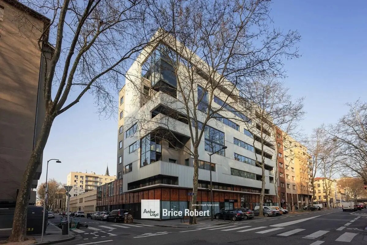 Office in Lyon to rent Building Photo- Image 1 of 4