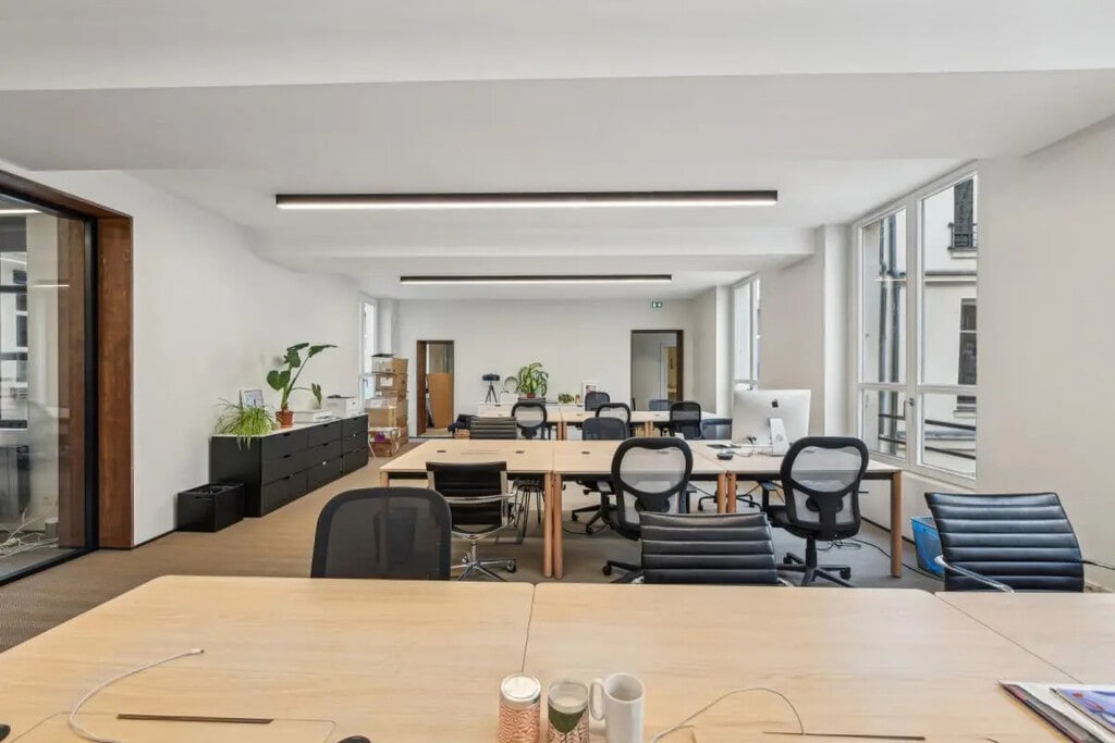 Location Bureaux 200 m² - Photo 1