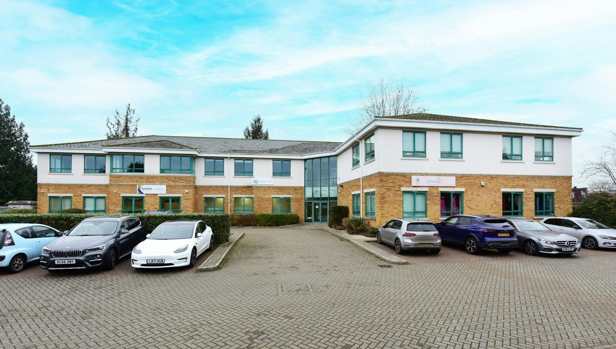 Cores End Rd, Bourne End to rent Building Photo- Image 1 of 3