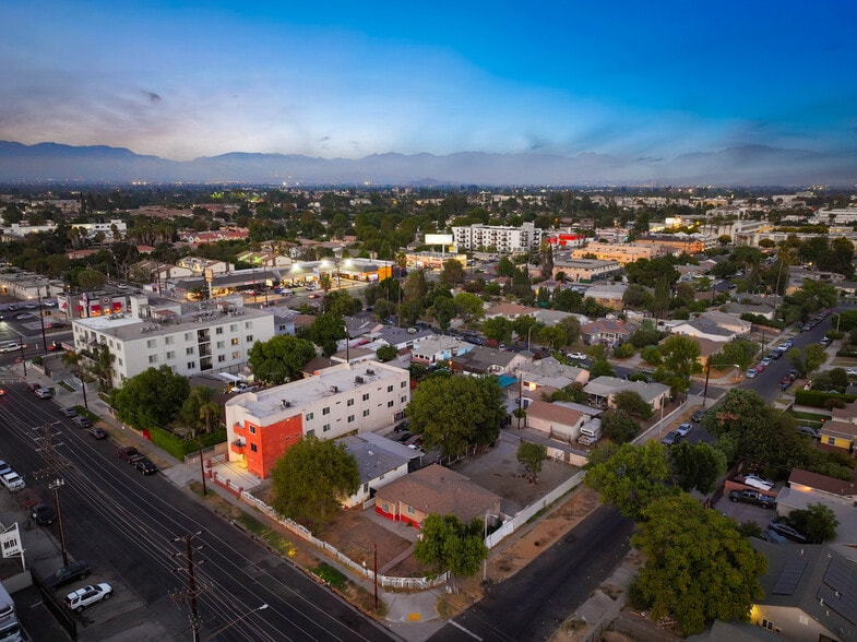 8218 Sepulveda Pl, Panorama City, CA for sale - Building Photo - Image 3 of 9