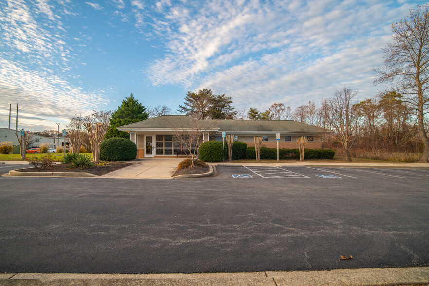 11855 Hg Trueman Rd, Lusby, MD for sale - Building Photo - Image 2 of 7