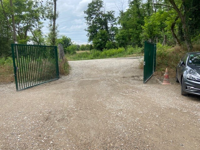 Chemin des Blaches, Grenay to rent - Building Photo - Image 2 of 3