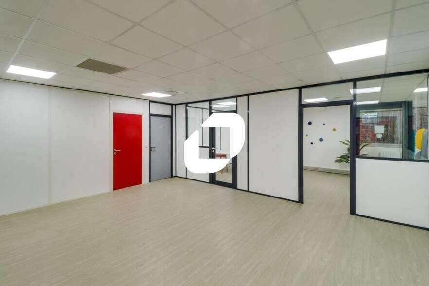 Light Industrial in Villiers-sur-Marne to rent - Interior Photo - Image 3 of 10