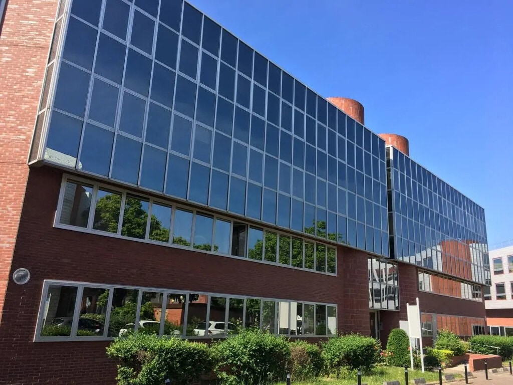 Location Bureaux 240 m² - Photo 1