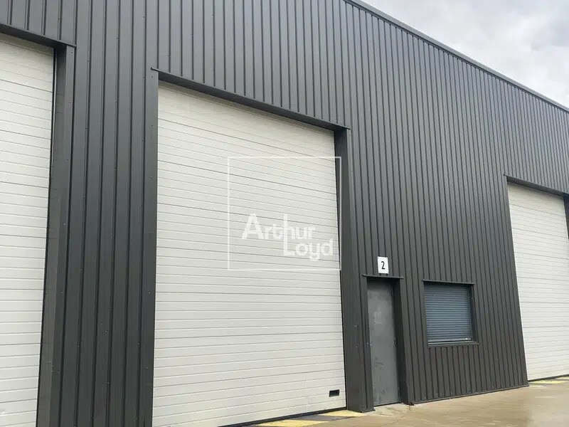 Light Industrial in Cesson to rent Building Photo- Image 1 of 5