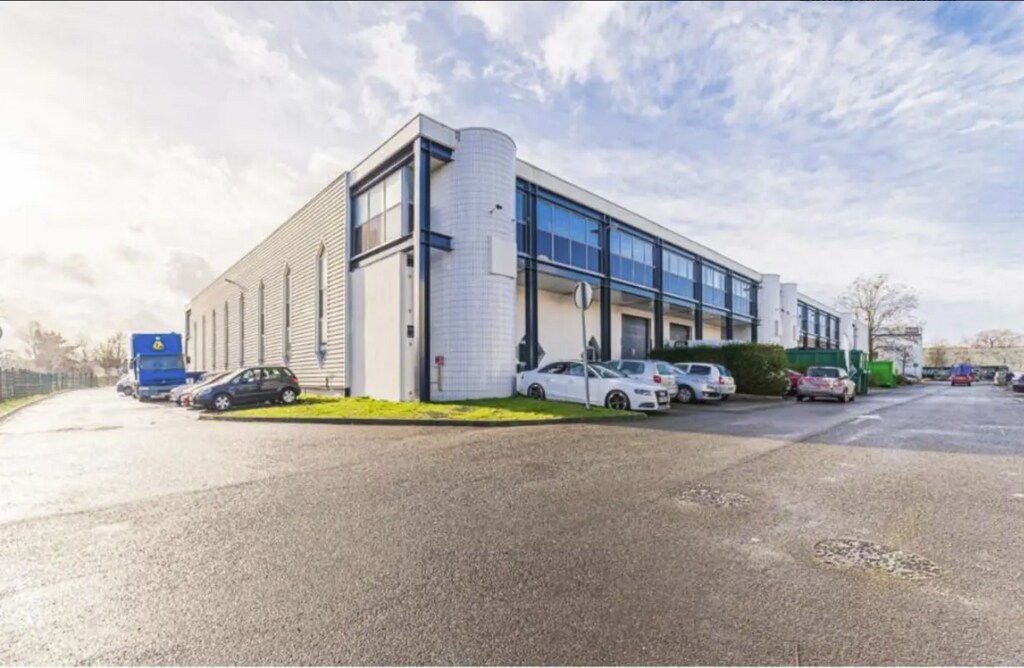 Location Local d'activités 382 m² - Photo 1