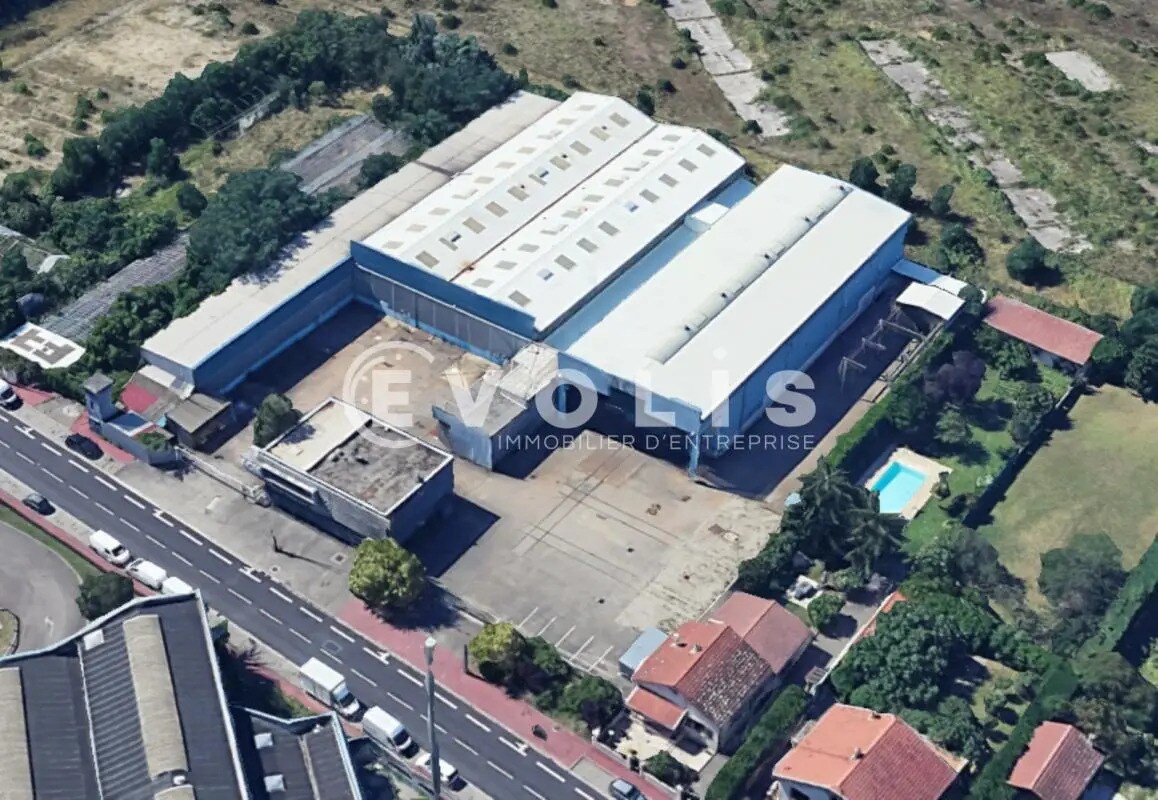 Light Industrial in Saint-Priest to rent Building Photo- Image 1 of 19