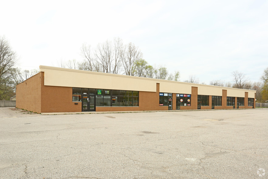 27427-27477 Eureka Rd, Romulus, MI for rent - Primary Photo - Image 1 of 7