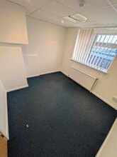 Courtlands Rd, Eastbourne to rent Interior Photo- Image 1 of 5