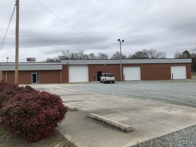 472 Grimes Blvd, Lexington, NC for rent - Building Photo - Image 1 of 29