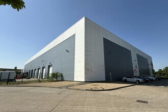 Premier Park Rd, London to rent Building Photo- Image 1 of 7