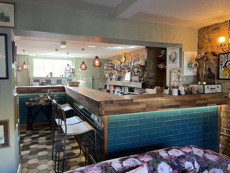 94 Eastgate St, Gloucester to rent - Building Photo - Image 1 of 8