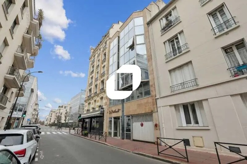 Office in Levallois-Perret to rent - Building Photo - Image 2 of 16