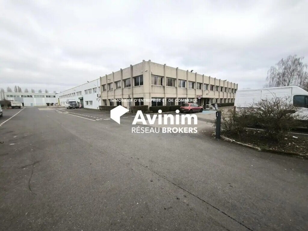 Location Entrepôt 5 836 m² - Photo 1