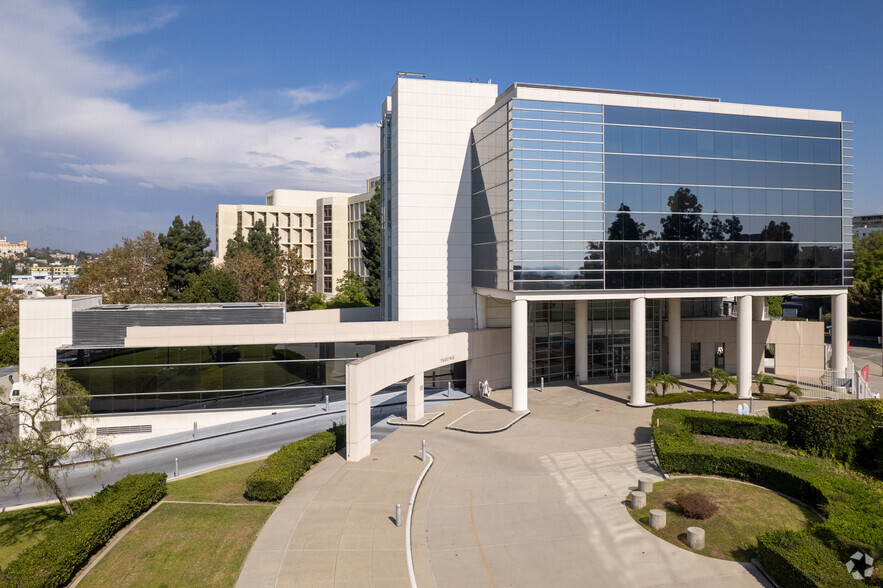 2200 W 3rd St, Los Angeles, CA for rent - Building Photo - Image 1 of 6