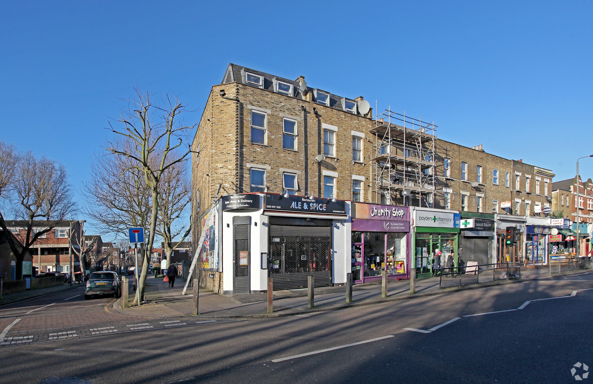 104 Bedford Hl, London for sale Primary Photo- Image 1 of 1