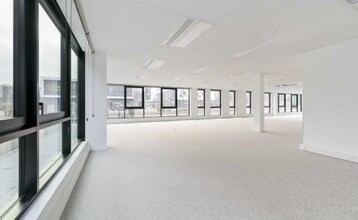 Light Industrial in Limonest to rent Interior Photo- Image 1 of 5