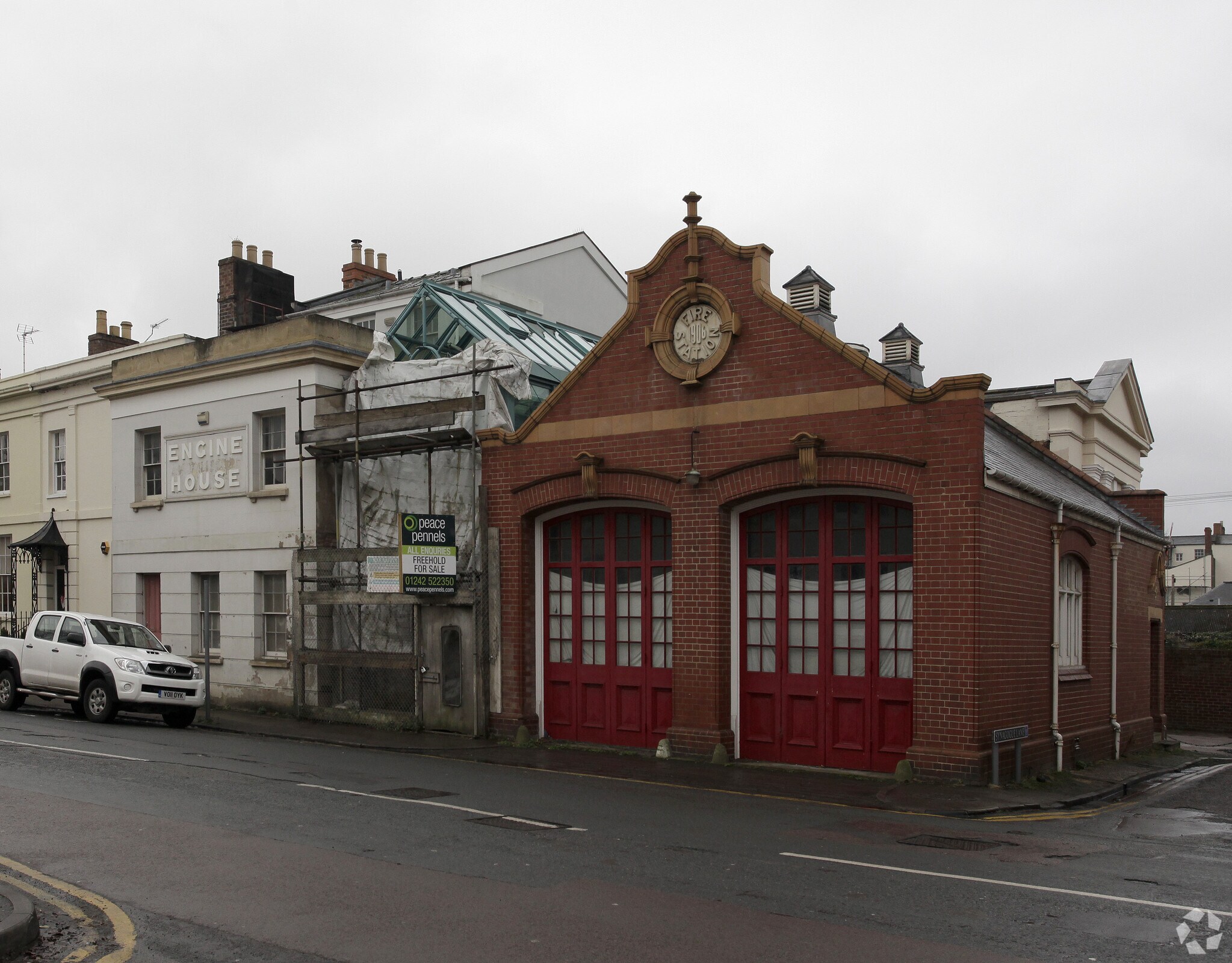 St James Sq, Cheltenham to rent Primary Photo- Image 1 of 3