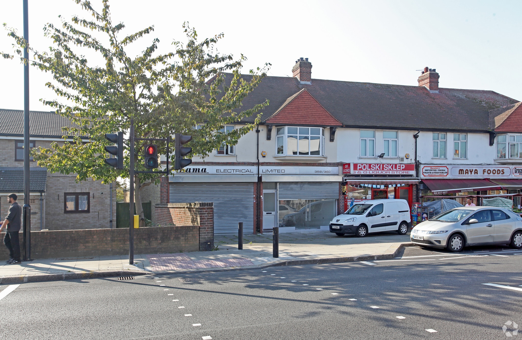 360 Staines Rd, Hounslow to rent Primary Photo- Image 1 of 8