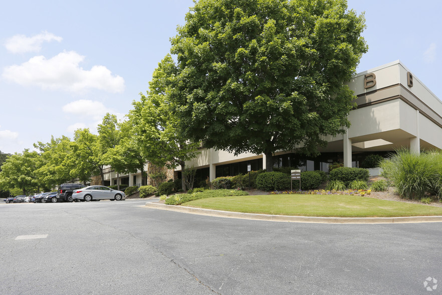 2700 Northeast Expy, Atlanta, GA for rent - Building Photo - Image 1 of 7