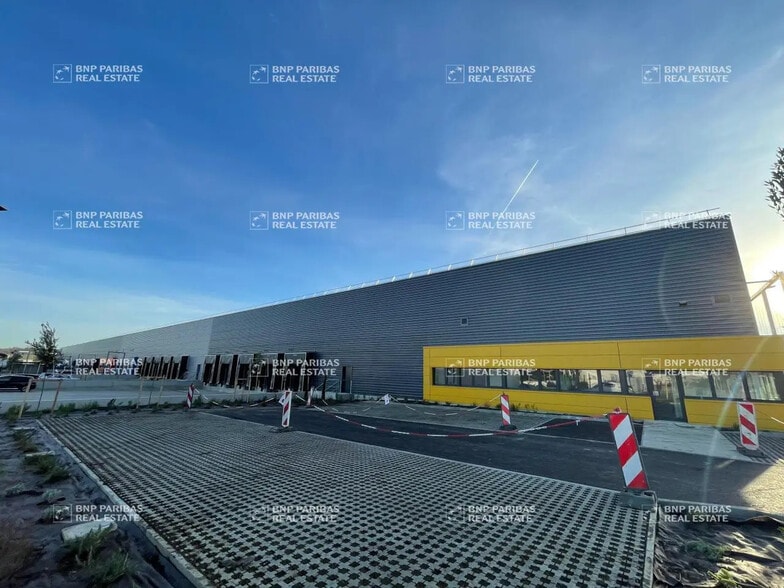 Office in Toulouse to rent - Building Photo - Image 3 of 9