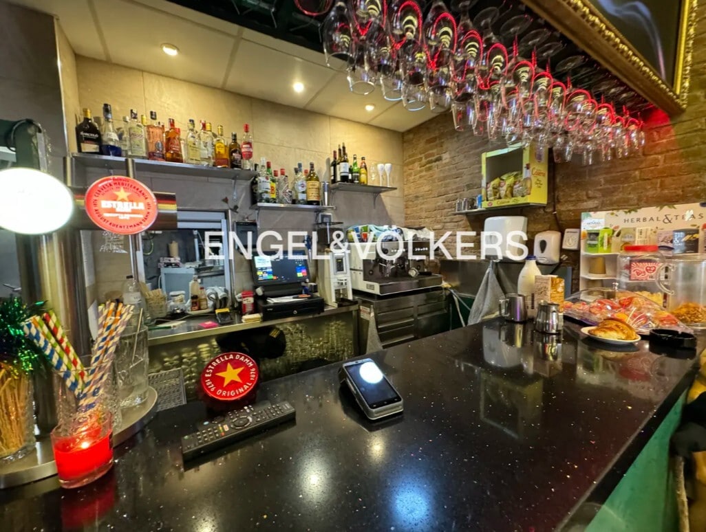 Retail in Barcelona, Barcelona to rent Interior Photo- Image 1 of 5