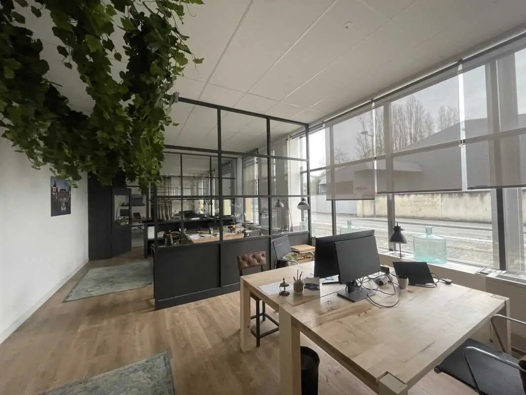 Office in Bordeaux to rent Interior Photo- Image 1 of 7