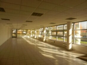 Industrial in Combs-la-Ville to rent Interior Photo- Image 2 of 2