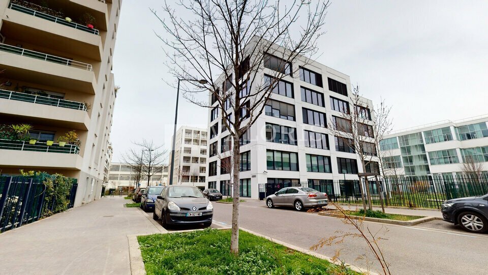 8 Rue Maurice Moissonnier, Vaulx-en-Velin to rent Building Photo- Image 1 of 2