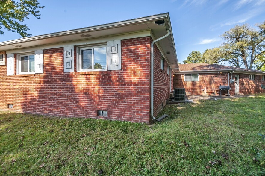 1 E Bel Air Blvd, Clarksville, TN for sale - Primary Photo - Image 1 of 33