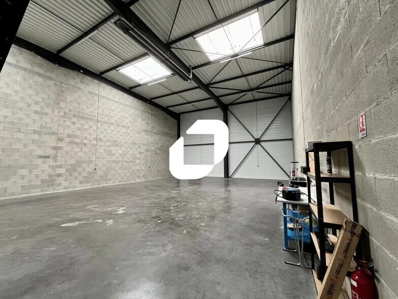 Office in Villefranche-sur-Saône to rent - Interior Photo - Image 3 of 13