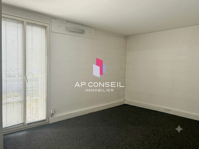 Office in Versailles to rent - Interior Photo - Image 3 of 6