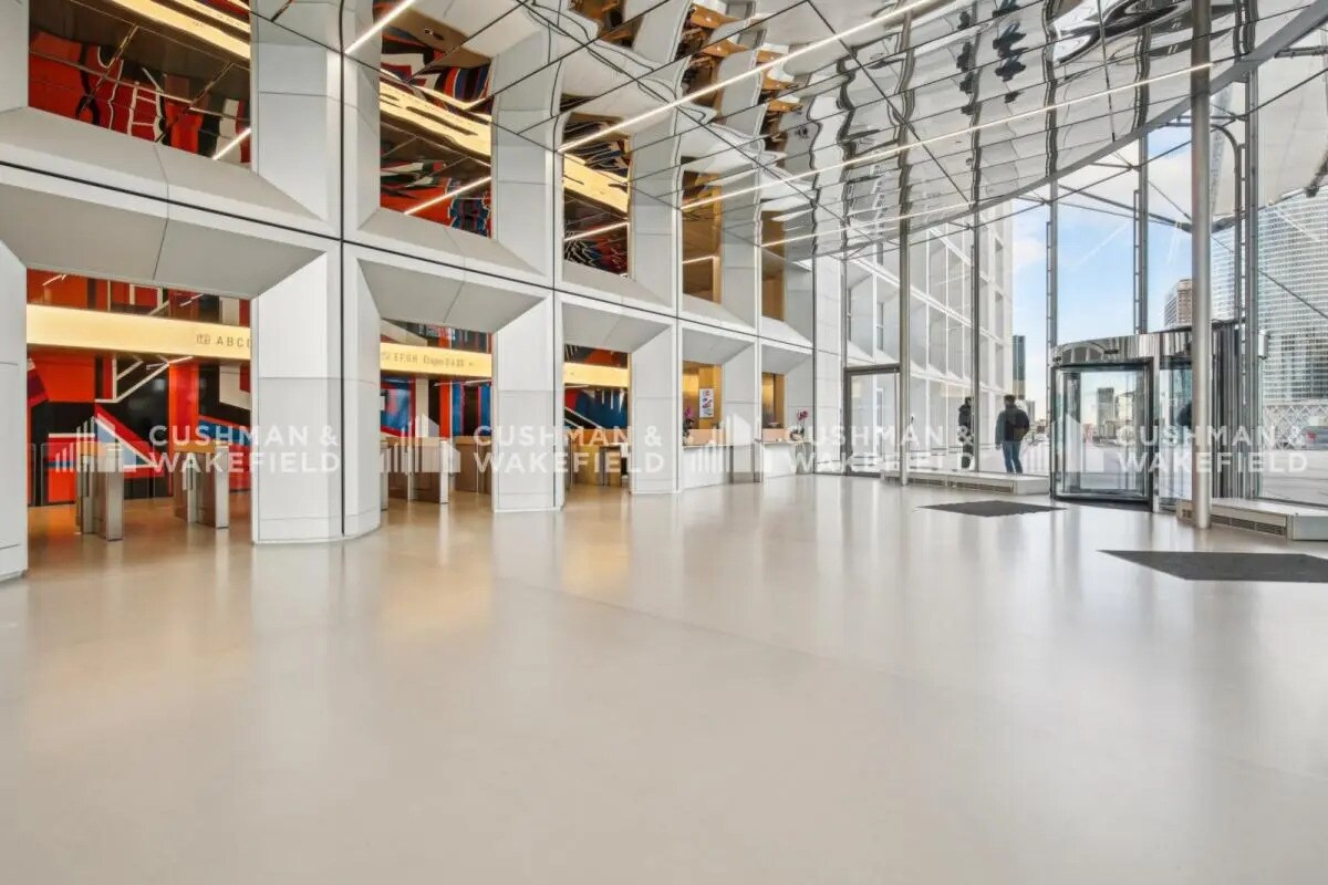 Office in Puteaux to rent Building Photo- Image 1 of 2