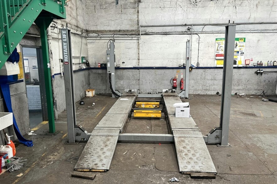 Crewkerne Rd, Chard for sale - Interior Photo - Image 3 of 4