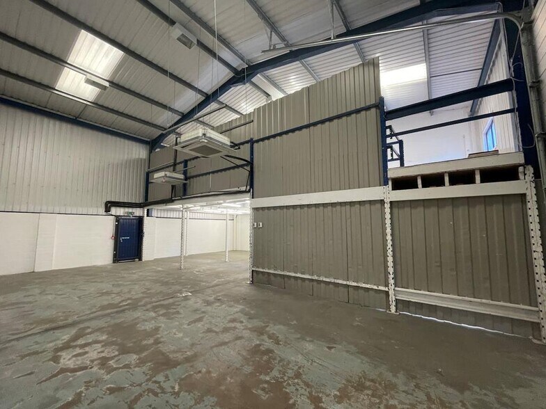 Galveston Grove, Stoke On Trent to rent - Building Photo - Image 2 of 5