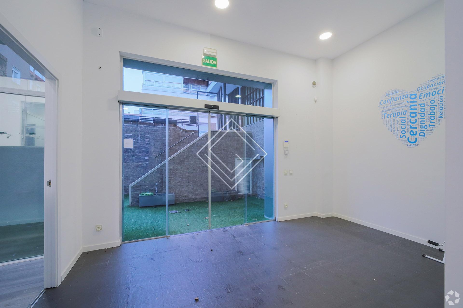 Retail in Madrid, Madrid to rent Interior Photo- Image 1 of 10