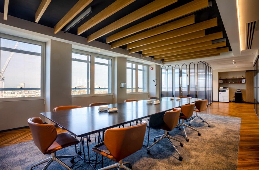 33 Cavendish Sq, London to rent - Interior Photo - Image 3 of 10