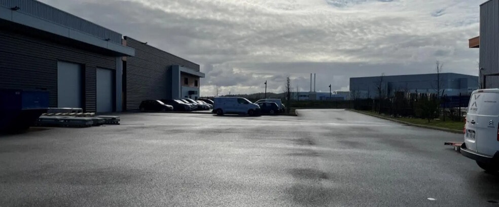 1623 Avenue Henri Schneider, Jonage to rent - Building Photo - Image 3 of 12