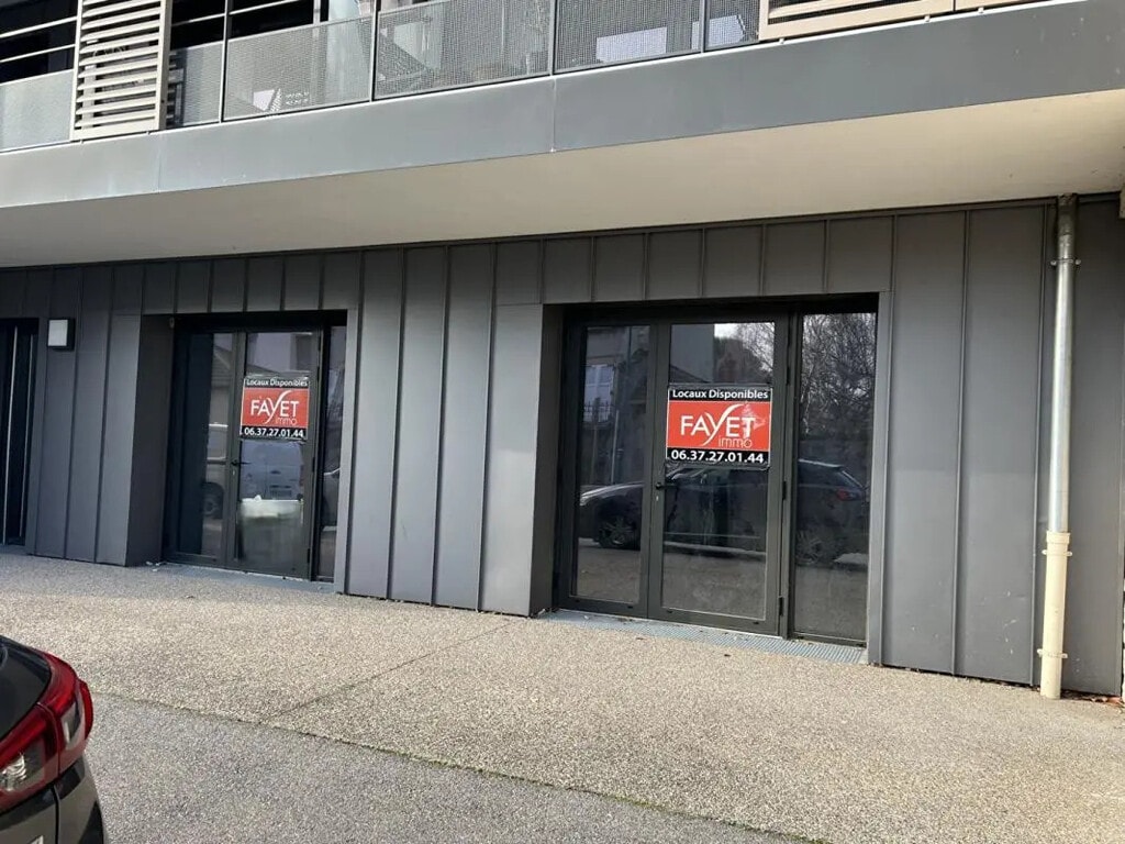 Location Commerce 88 m² - Photo 1